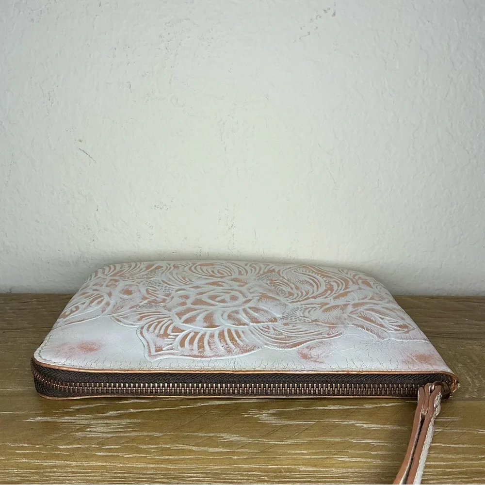 Patricia Nash Cassini White and Copper Wristlet with Metalic Rose Design